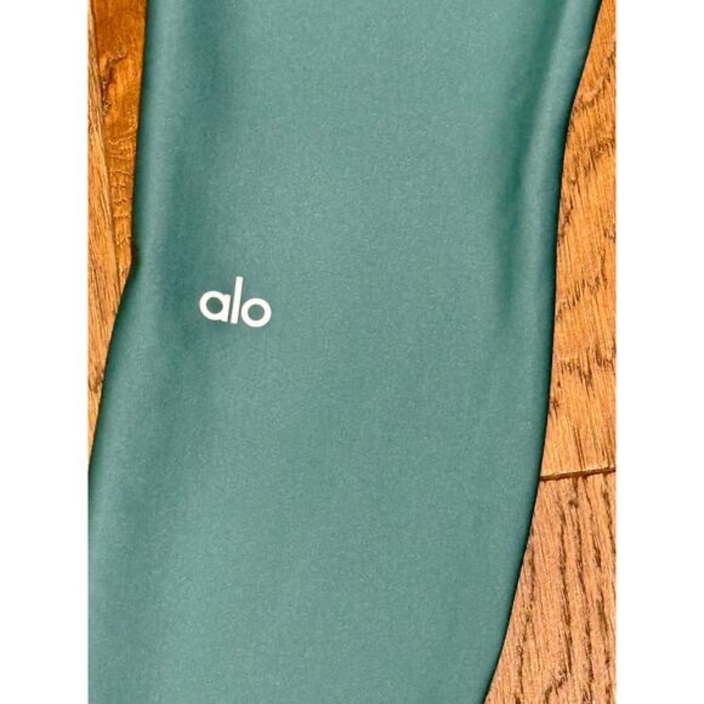 ALO Yoga 7/8-Length High-Waist Airlift Leggings Winter Ivy XS NWT - Picture 9 of 10